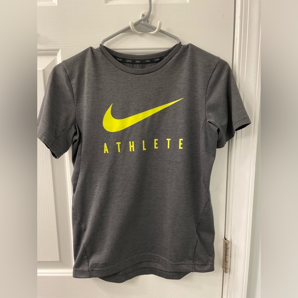 Nike Athlete logo dry fit t-shirt YL